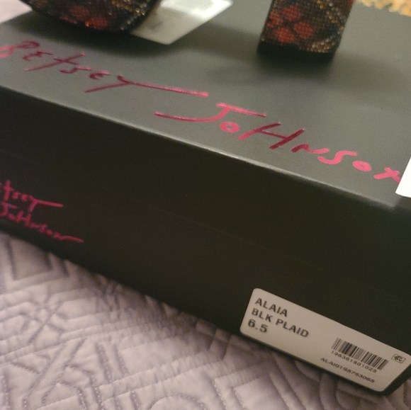 Shoe - Picture 4 of 4